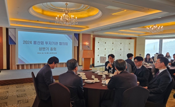 한국수자원공사(K-water, 사장 윤석대)는 4월 18일 서울시 중구 롯데호텔에서 공사를 포함한 30개 물산업 투자기관이 참여하는 '물산업 투자기관 협의회' 정기총회 및 유망기업 투자유치를 위한 기업설명회(IR)를 개최했다. 
